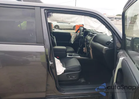 2021 Toyota 4Runner Sr5 Premium z USA, uszkodzony, nr VIN JTEFU5JR5M5243946